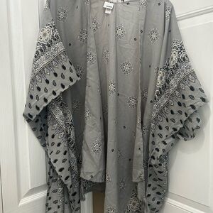 Sonoma Gray and Black Patterned Kimono